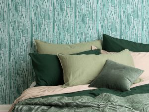 ひばりが空から眺めた風景を抽象的に描いた壁紙　MissPrintの壁紙の多くは無毒で重金属を含まず、非発がん性に分類される水性インクで印刷されている　SKYLARK　MissPrint MISP1332：株式会社テシード