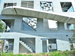 1階と2階の直通階段と、1階と3階の直通階段