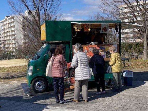 自宅の近所でシェフが作る本格的な料理が味わえる