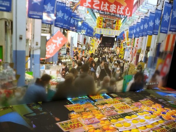 「横濱ギャラリー」内には、「THEATER ROOM」も設置。足元まで広がる映像で、横浜の街を体感できる