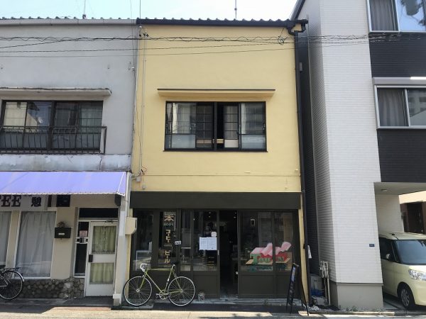 かつてこの辺りには銭湯やシネマもあり、多くの人で賑わっていたのだそう。これも地域のお年寄りが店に立ち寄った際に、古賀さんに教えてくれた情報だ