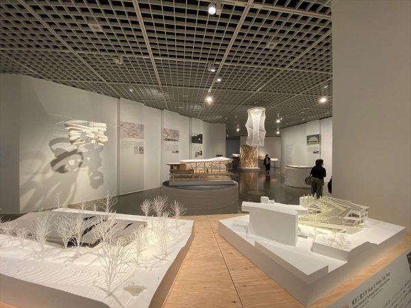 「斜め」エリア。手前左は「明治神宮ミュージアム」（2019年）、右は「東京工業大学 Hisao & Hiroko Taki Plaza」（2020年）