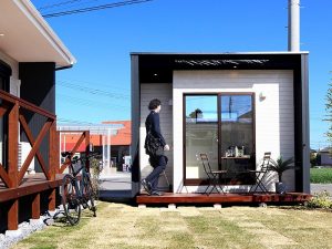 新しく発売された「HANARE（ハナレ）書斎版」は宅配便ボックスの機能も備えられている