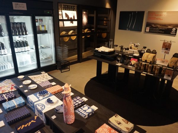 酒蔵の向かいにあるGift Shopの入り口