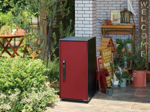 ドアホンが応答して宅配業者に宅配ボックスへ荷物の投函を依頼可能。見知らぬ来訪者にワンタッチでドアホンが応答する「あんしん応答」機能や住宅用火災警報器と連携し、屋外のカメラ玄関子機から火災発生を通知する「外にも火災警報機能」も。[ワイヤレスモニター付テレビドアホンVL-SWZ300KF]　パナソニック