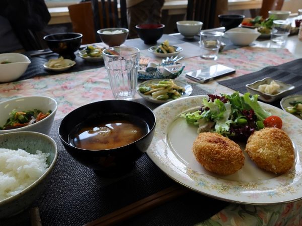 子どもを遊ばせながら食事を楽しめるように作られているカフェ