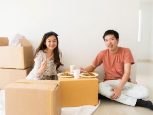 引越しの当日は、運送会社や手伝いに来てくれた友人たちなど多くの人でごった返す。食事をとる暇もないほどせわしない日なのだから、引越し蕎麦は重宝することだろう