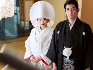 人生の転機にはさまざまな決断が迫られる。その大きなストレスにさらされたとき、人は神仏の前に立つのかもしれない