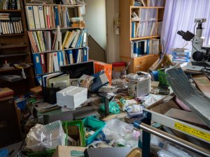 引越しの時に出る不用品の山、どれを捨てて、どれを持って行こうか迷うところだろう。しかし1年以上手に取らず目にもしなかったものは、処分した方がよいかもしれない。風水では使わない物、役に立たない物は家の中に淀みを作るとされる