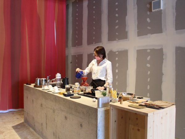 柳ヶ瀬商店街西側の大通りに面した「岐阜ビル」。１階はキッチン付きのレンタルスペース、2階は撮影スタジオとテナント、3階はテナントとなり、ほぼ入居者は確定