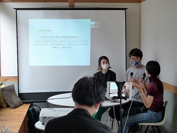 団地の一室に住む西山さんの部屋の様子も公開された。室内の家具は、ほとんどが西山さんのDIY作品という

