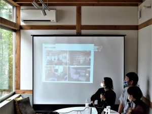 団地の一室に住む西山さんの部屋の様子も公開された。室内の家具は、ほとんどが西山さんのDIY作品という

