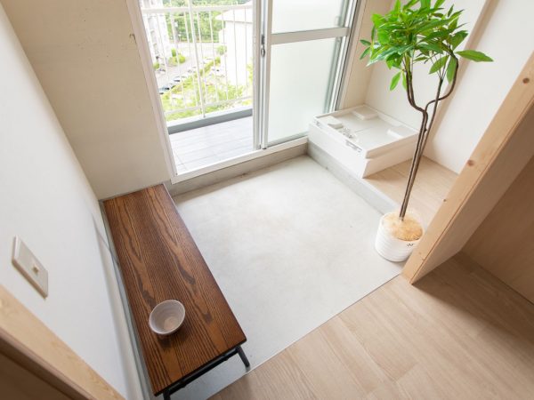 「タテ ニコイチ」。インナーバルコニーがあるので、部屋干しも可能