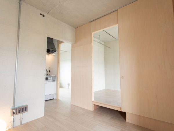 「ヨコ ニコイチ」の口の字型間取り。部屋をぐるりと回遊できる