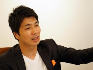 <b>伊東 祐司：</b>大学卒業後、2006年株式会社ネクスト（現LIFULL)に入社。2015年に最年少の32歳で執行役員就任。2019年、LIFULL HOME’S事業本部長に、2020年12月に取締役に就任した。事業責任者として不動産業界が抱える社会問題の解決に向けて積極的に取組んでいる。