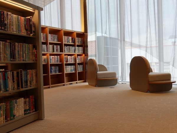 2階の少し奥まったところに作られているグループ学習ができる個室には予約が殺到していると聞いた