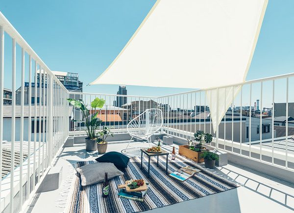 寝室までの廊下沿いに用意された洗面台