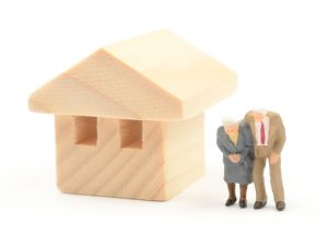 強引に安価な売却契約をさせられ、解約を求めると違約金を請求されるといった売却トラブルが発生している。安易に契約してしまうと今後の生活に大きな支障をきたす可能性があり注意が必要だ