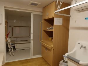 老人ホームにするためには水回りなども一般とは異なるものを用意する必要がある