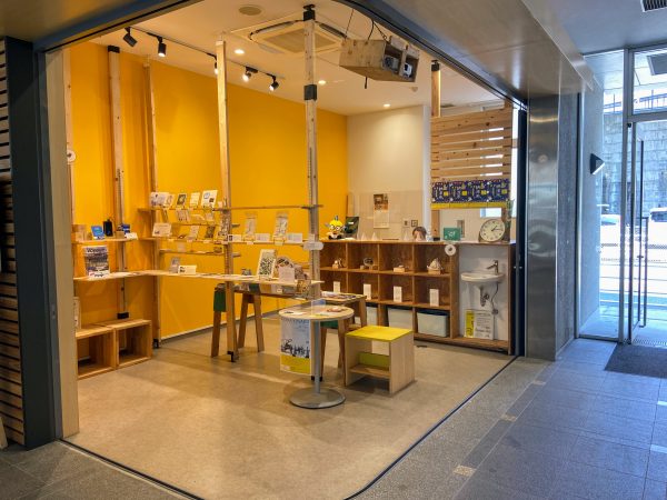 ホーホゥの共同経営者、左から木藤亮太さん、坂口麻衣子さん、森重裕喬さん。3人をはじめ、スタッフの多くが、多彩な“複業”を持っているのがホーホゥの特徴だ。「ホーホゥはまちづくり会社と呼ばれるけれど、まちづくりとはそもそも何か。にぎわいとは、活性化とは何か、常に問い直していくのが私たちの仕事です」と3人