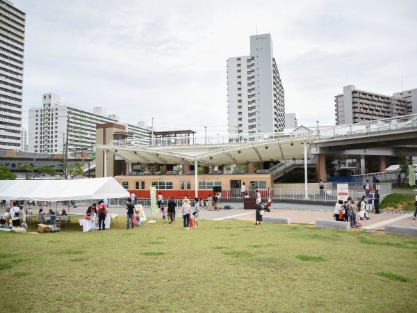 阪神電車武庫川線 武庫川団地前駅から徒歩約13分の場所に、「赤胴車」はある