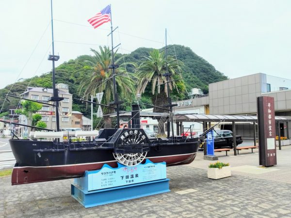 ペリーロード界隈の物件は希少性がある。旧土佐屋のこの建物は、坂本龍馬ゆかりの地でもある