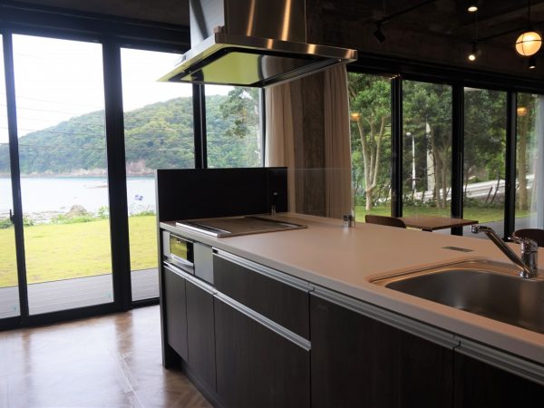 この建物は、かつて病院にあった住居棟だ。病院施設自体は解体している