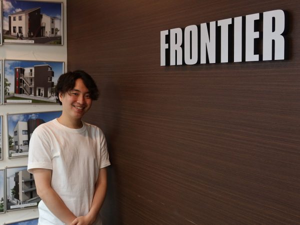 『プレジャーレジデンスGARAGE LIFE保土ヶ谷』の1階間取り。ガレージを駐車スペースとしてだけではなく、趣味を楽しむ空間として提案。ガレージとホールがつながった大空間でさまざまなアクティビティが楽しめる