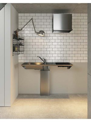 ガレージの床には、メンテナンス時に汚れが付きにくいエキポシ塗装を施している