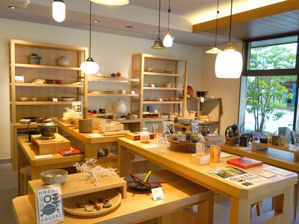 株式会社ブルーパドル ・ベースドラム株式会社も企画／道具プロデュース・ディレクションに携わっている