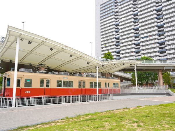 武庫川団地のランドマークとなった「赤胴車」