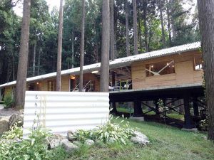 真庭市は西日本有数の林業地域であり、ヒノキの生産量日本一。地元建材の普及・活用を行政が支援している