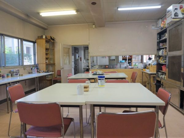 週に1回ほど、住人による焚火会が行われる中庭。住民が自主的に始め、いろいろな語らいがある