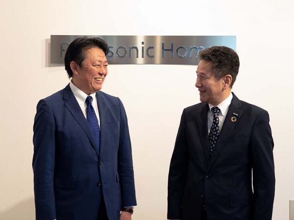 写真右）パナソニック ホームズ株式会社 代表取締役社長 井上 二郎氏</br>写真左）株式会社 LIFULL 代表取締役社長 井上 高志氏