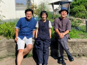 ホーホゥの共同経営者、左から木藤亮太さん、坂口麻衣子さん、森重裕喬さん。3人をはじめ、スタッフの多くが、多彩な“複業”を持っているのがホーホゥの特徴だ。「ホーホゥはまちづくり会社と呼ばれるけれど、まちづくりとはそもそも何か。にぎわいとは、活性化とは何か、常に問い直していくのが私たちの仕事です」と3人