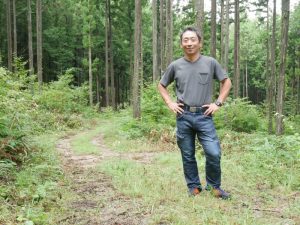東白川村で生まれ育った山共三代目の田口さん。小さな頃から山を遊び場にしてきた田口さんにとって、森林は「生活の一部でもあり人生の一部」だという