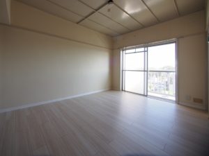 興野町住宅の一般的なリフォーム住戸。今回の企画の対象となった住戸以外も随時改修され、新たな入居者を迎え入れる