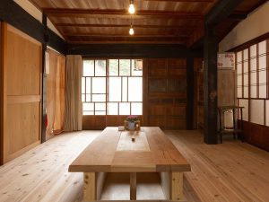 地元のブランド杉「美山杉」がふんだんに使われた室内