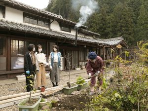 宿泊者に農業を体験してもらうなど、さまざまな学びの機会を提供する