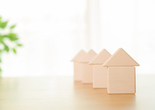 多人数共有物件の場合には、早めに司法書士などに相談し相続登記の手続きを進めたほうがいいだろう