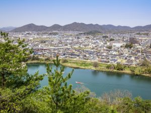各務原市街地と木曽川の風景