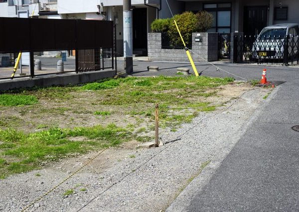 国土交通省「所有者不明土地の実態把握の状況について」によれば、全国の拡大推計の結果でも、所有者不明率は2割（画像はイメージ）