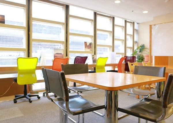 オフィスを解約しないまでも、借りる面積を減らすことでコストダウンを図る会社が出てくるだろう