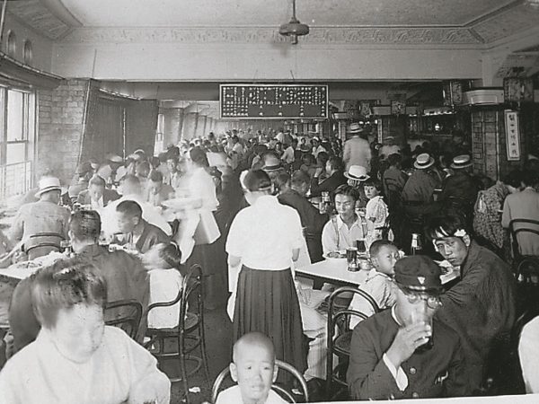 1920年　阪急ビルディングが竣工 