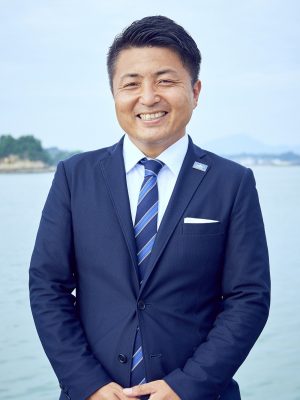 瀬﨑公介さん。球磨川くだり株式会社と株式会社シークルーズの2社で社長を務める（写真提供：シークルーズ）