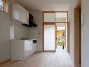 完成直後の室内写真。写真の奥に見えているのがエンガワドマ　撮影/新澤一平