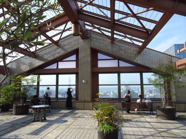 12～14階のレストランフロアも吹き抜けで開放的