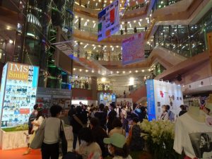 閉館する最終日は多くの人が館内で写真を撮っていた