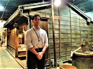 台東区立下町風俗資料館の専門員、近藤剛司さん。「この資料館では幅広い角度から企画・展示ができるので、学芸員としてもやりがいがあります」と話す

