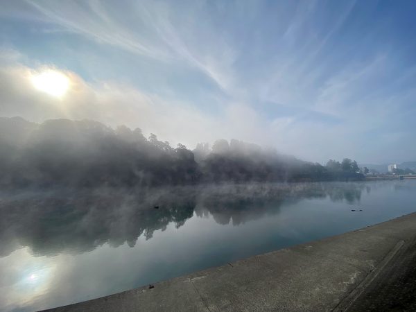 「HASSENBA」2階の会議室。水戸岡鋭治さんデザインによるスペシャルな空間だ。水戸岡さんには、天草でも球磨川でも船をデザインしてもらった。残念ながら、球磨川の2隻のうち1隻は洪水で破壊されたが、もう1隻は修理できそうだという